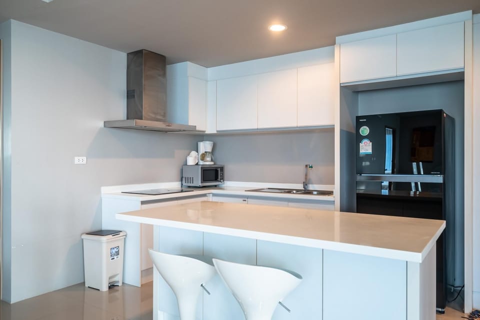 Spacious apartment with jacuzzi and ocean view (8064)