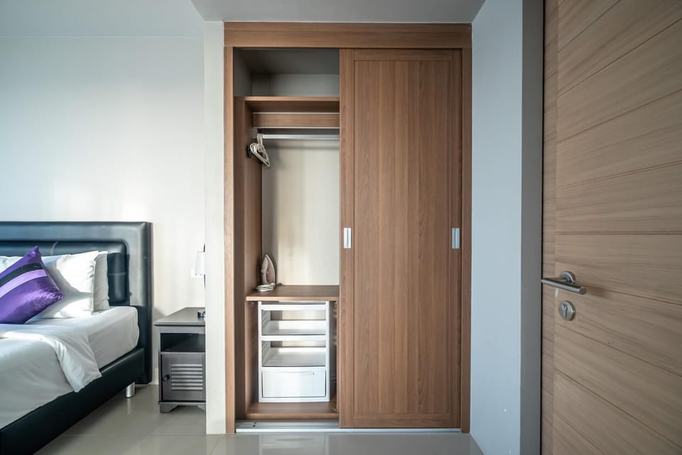 Spacious apartment with jacuzzi and ocean view (8056)