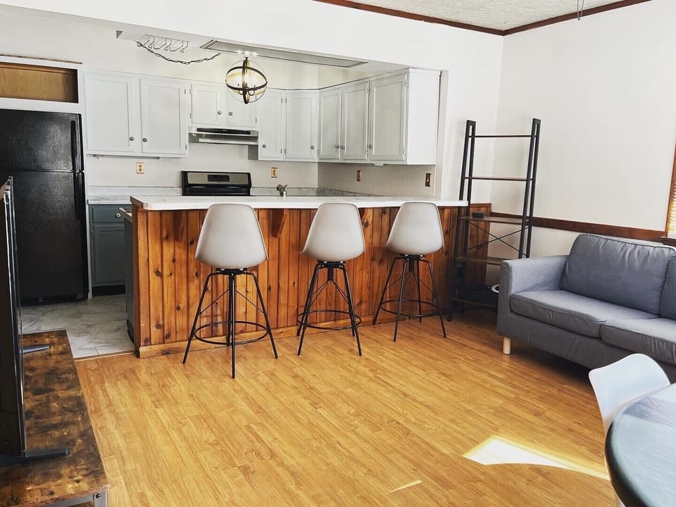 Kitchen/dining/extra living room