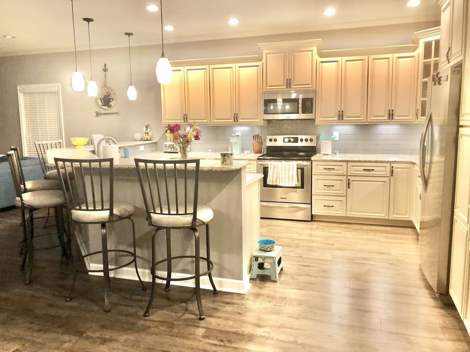 bright and spacious kitchen!