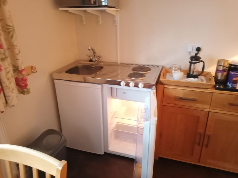 Kitchenette Fridge
