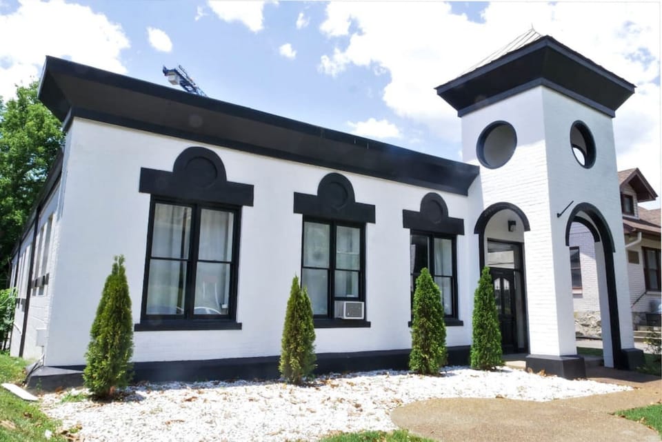 You'll have this whole building to yourself! This used to be a recording studio that was recently converted into an airbnb. Located on the famous Music Row, right next to where all the record labels & studios are that the stars record their music in!