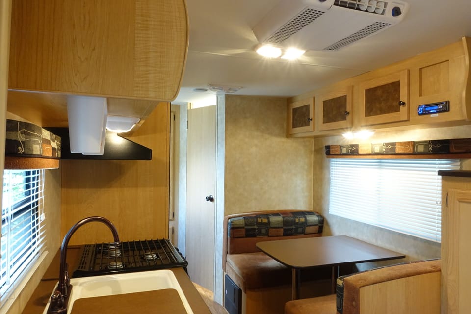 KITCHEN WITH DINING TABLE