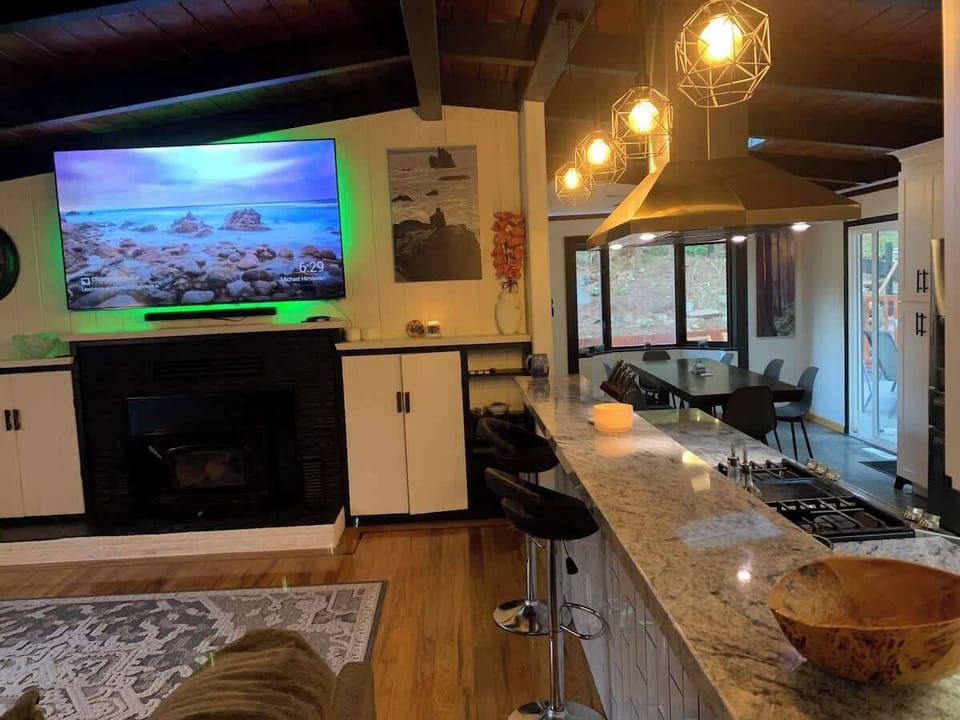 Living Room / Kitchen