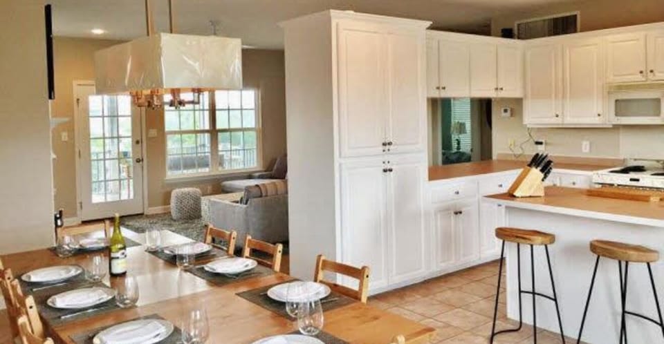 GREAT PLACE TO MAKE MEALS & MEMORIES (photo taken before floors were updated).