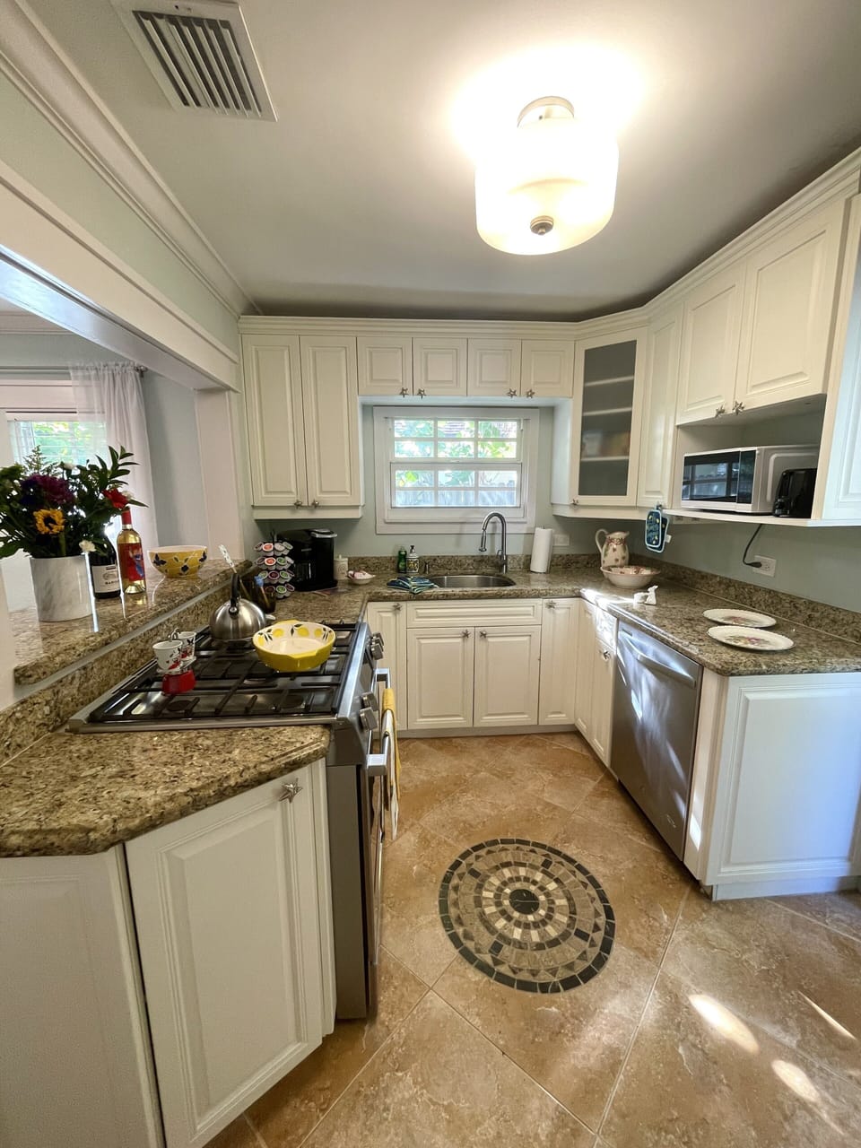 Fully equipped kitchen !