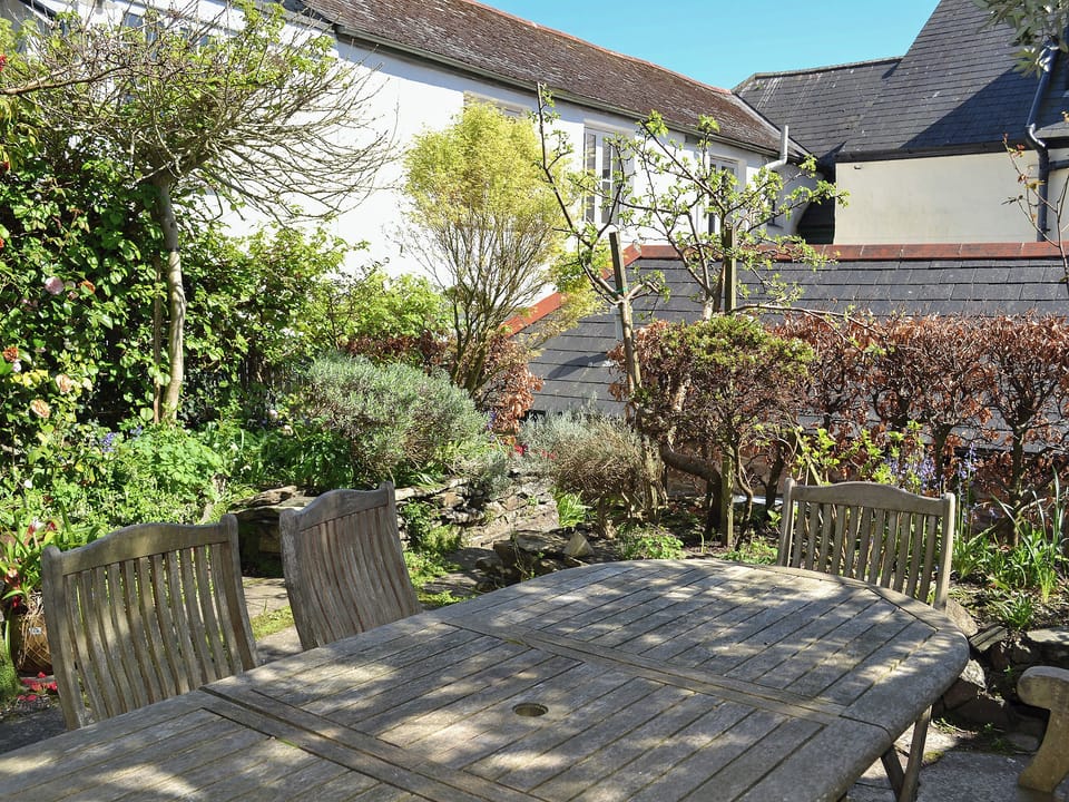 Shaded and secluded outdoor eating area | Clarence House, Dartmouth