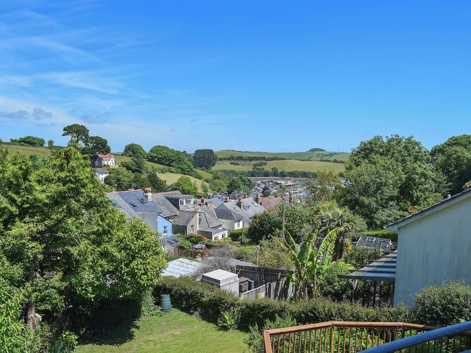 Far reaching views towards the estuary | Rockvale 2, 