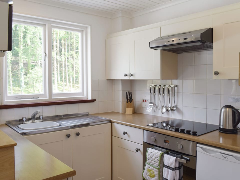 Fully equipped fitted kitchen | Meadows End - Meadowcroft Cottages - Meadowcroft Cottages, near Bowness-on-Windermere