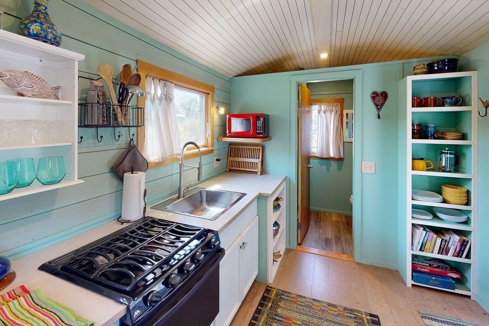Kitchen and bath entryway