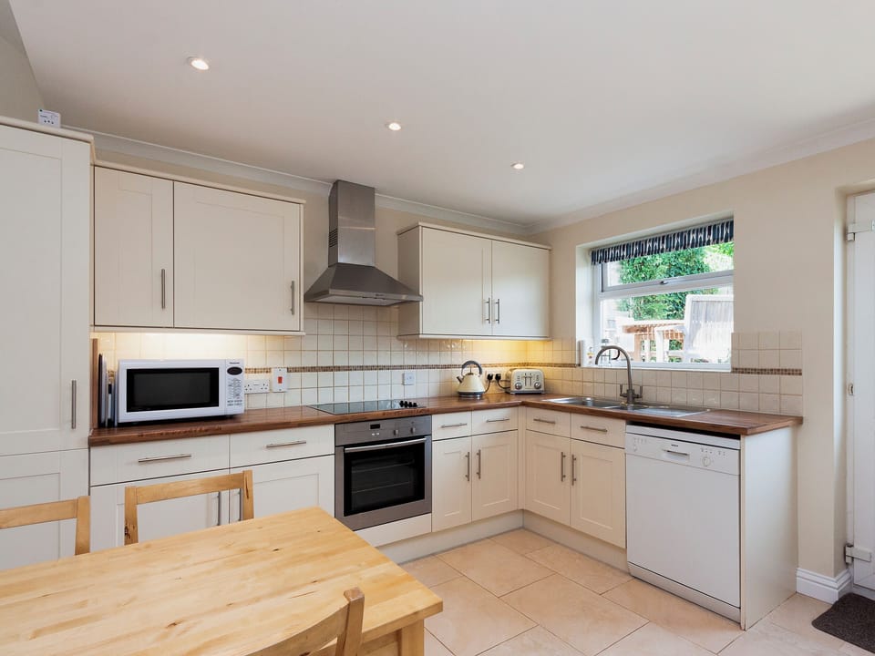 Fully fitted kitchen | Oakridge, Salcombe