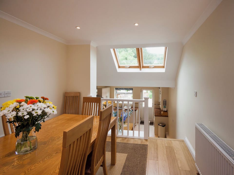 Dining area leading to kitchen | Oakridge, Salcombe