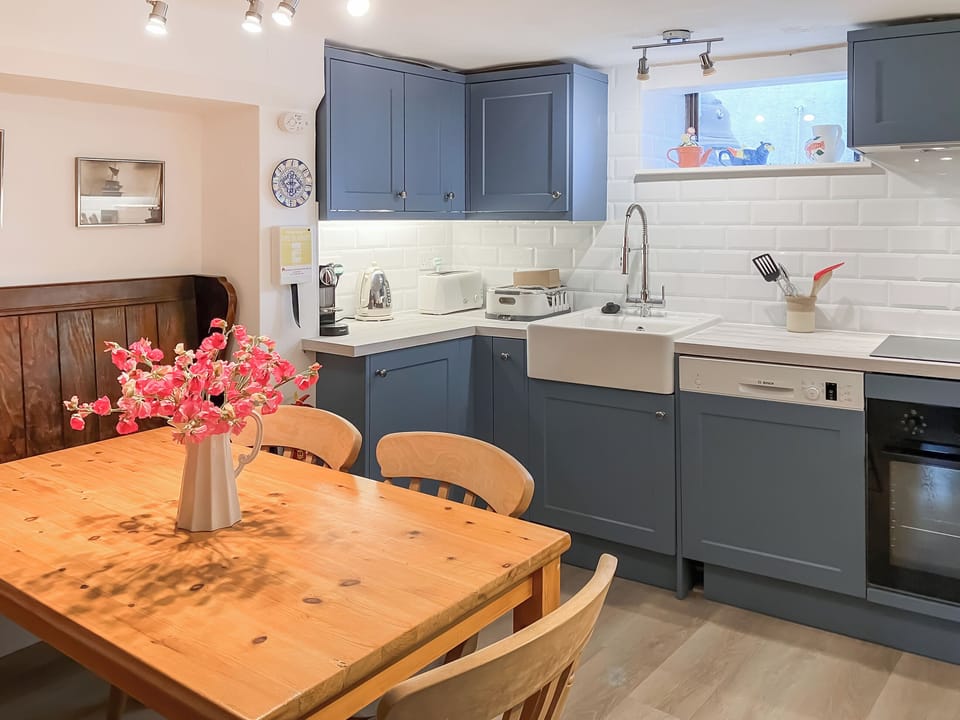 Kitchen and dining area | Church Street 17, Salcombe