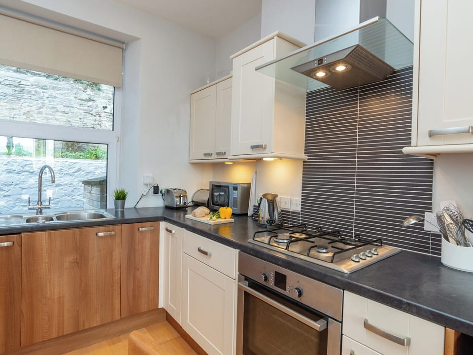 Well-equipped fitted kitchen | Apartment 2 The Wheelhouse., Fowey