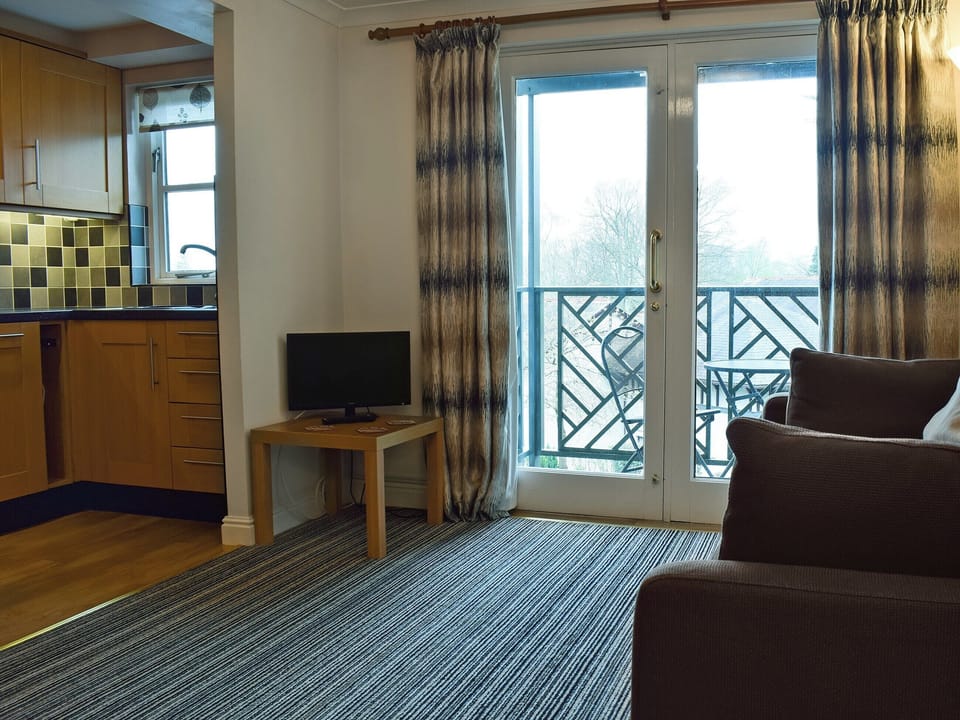 Charming living/dining room | Claife View, Windermere