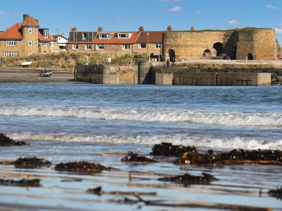 Beadnell harbour and lime kilns | Skal, Beadnell