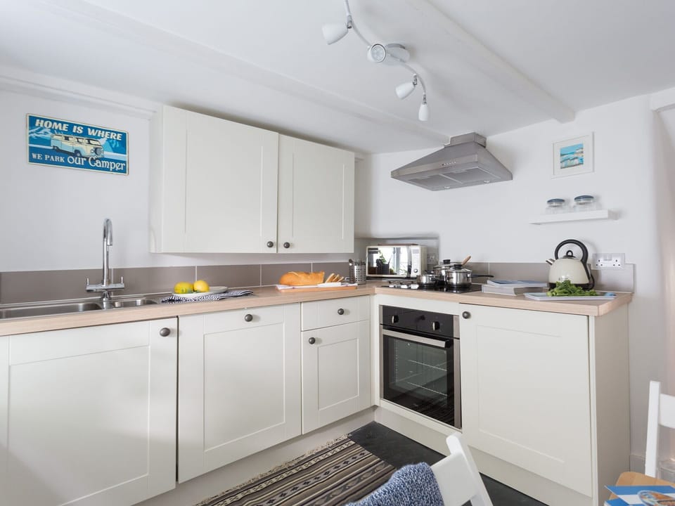 Kitchen/diner | Cosy Cottage, Fowey
