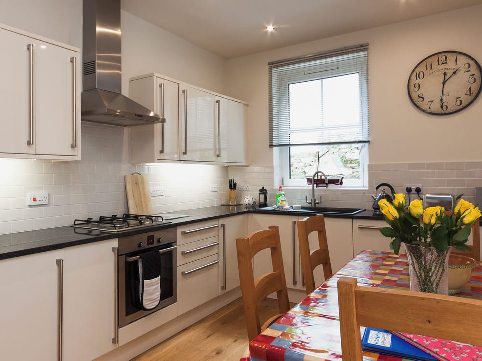 Very well-equipped fitted kitchen | Oystercatcher, Dartmouth