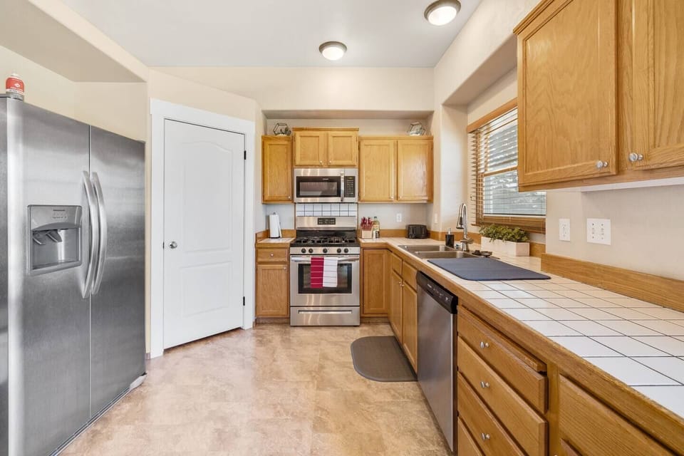 Nice open space in kitchen to move around