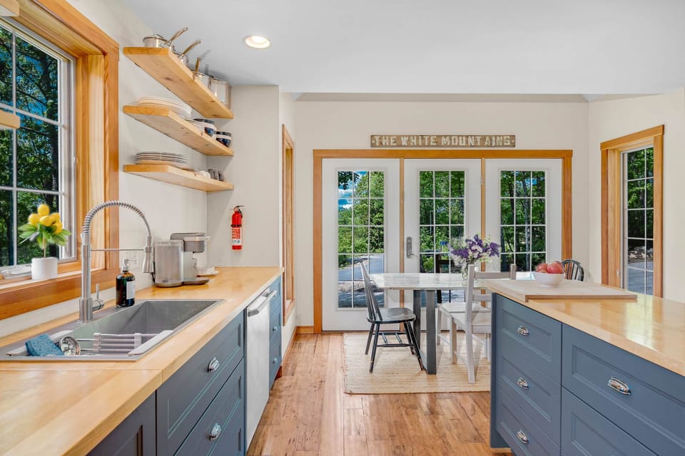 Sunday River kitchen: cook local favorites with White Mountain views.