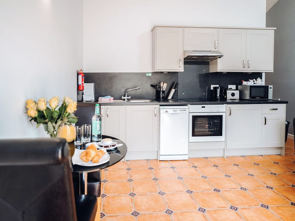 Kitchen/diner | Gardener&rsquo;s Cottage - Celtic Haven Resort, Lydstep, near Tenby