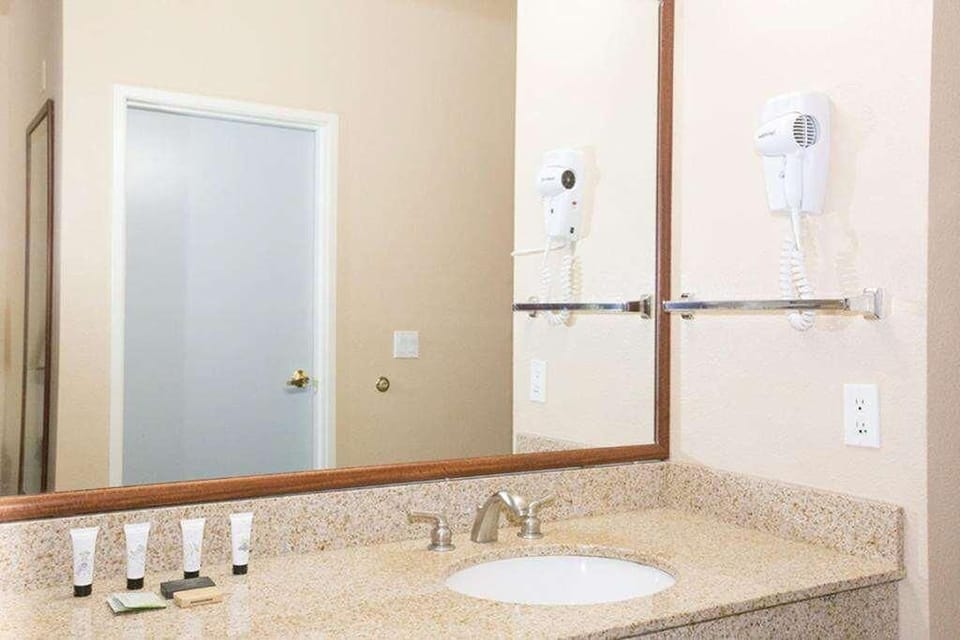 All linens, towels, bathroom essentials are provided!