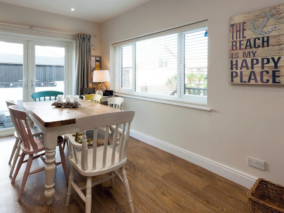 Spacious kitchen and dining area | Aloft, Salcombe