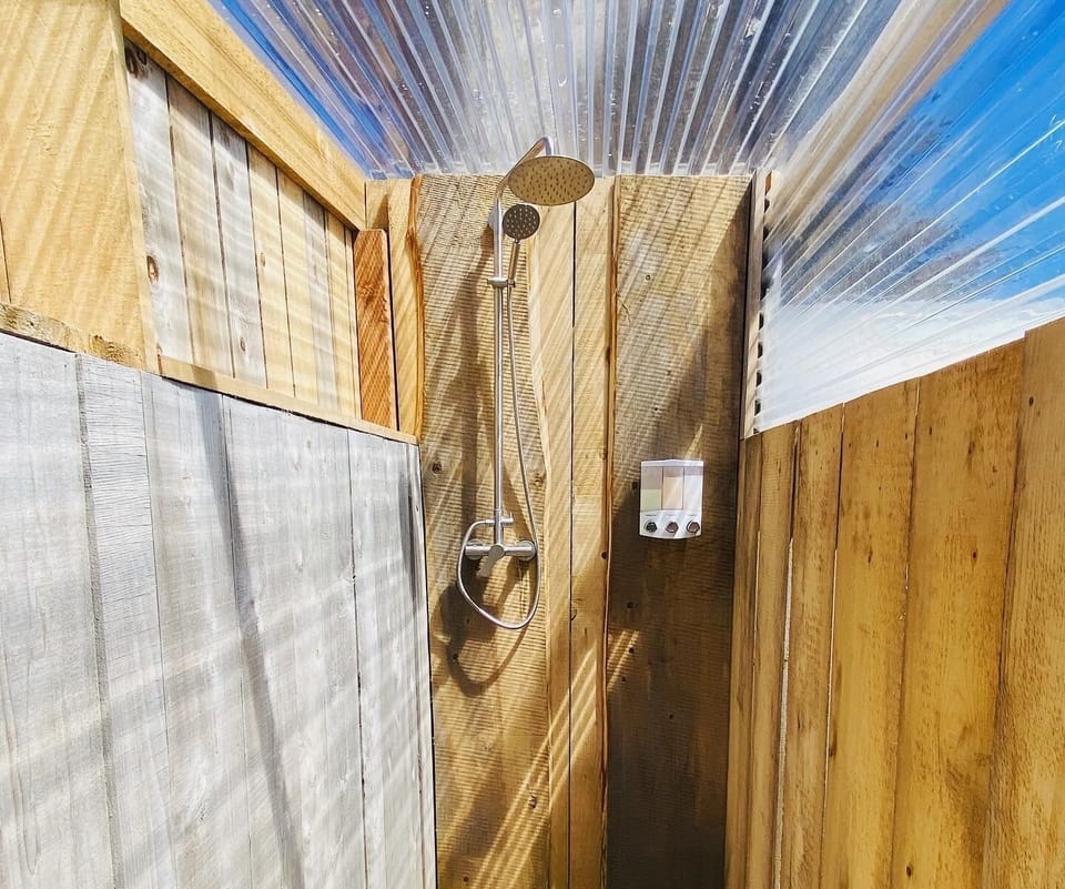 Outdoor Shower (1)