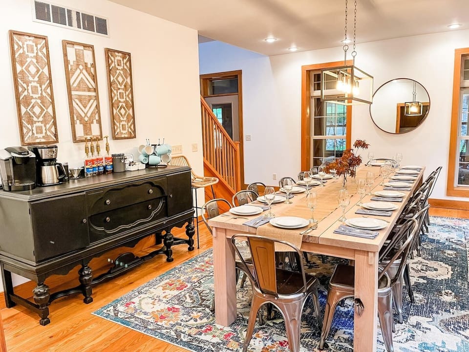 A full coffee and tea bar means everyone starts the day their way—just one more thing that makes group getaways easy.