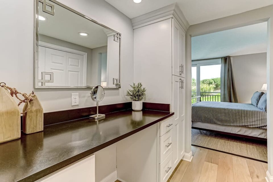 Master Bathroom extra counter area