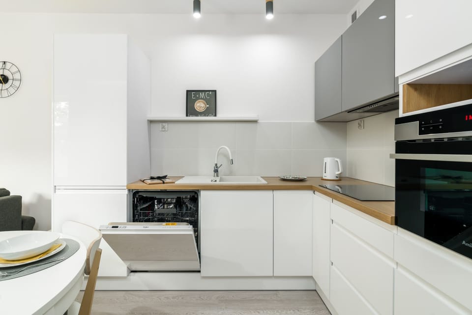 Modern, fully equipped kitchenette. 