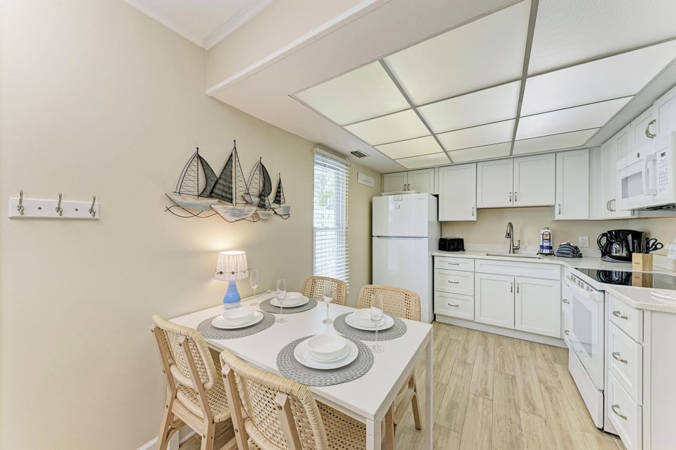 Sea Pirate 2 Dining Area  (1)