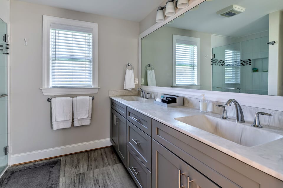 Spacious main bathroom with double sinks.