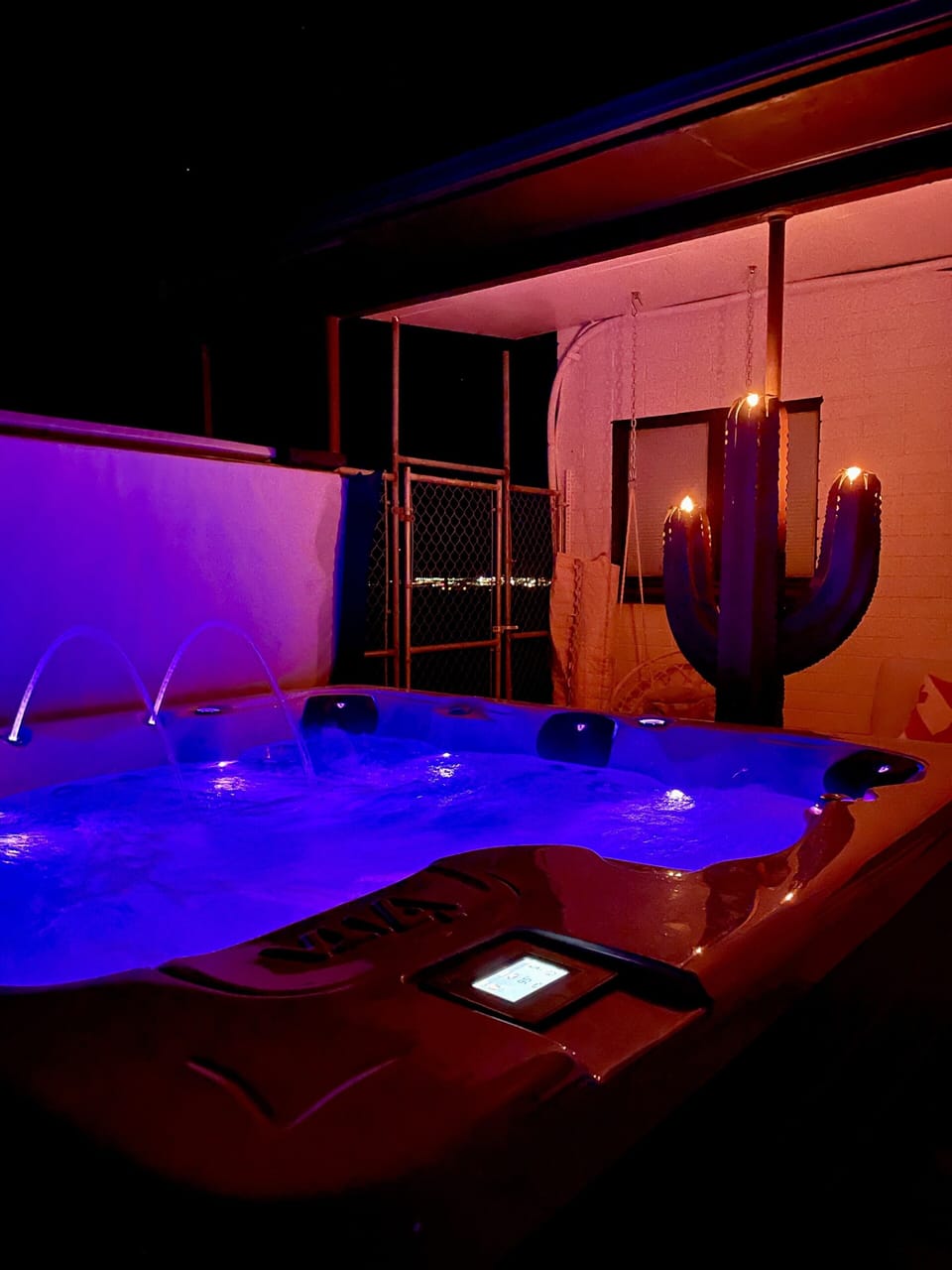 Jacuzzi & patio area
