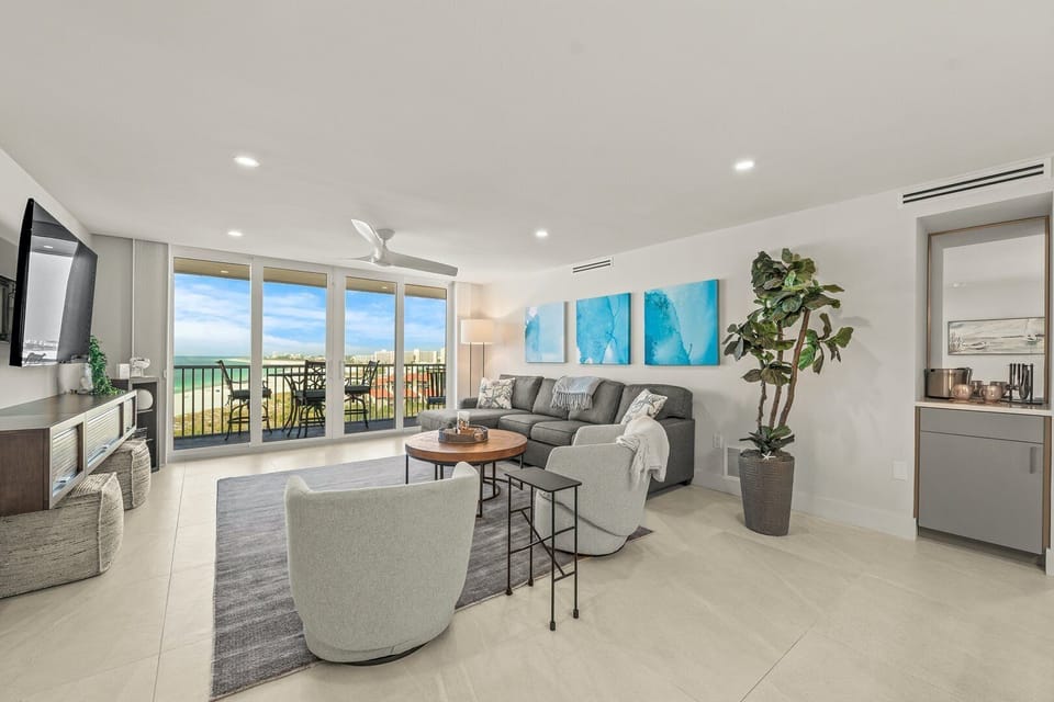 Modernized living space/built in bar area 