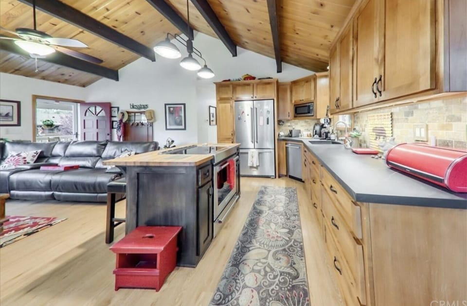 Island has even-induction digital stove top 