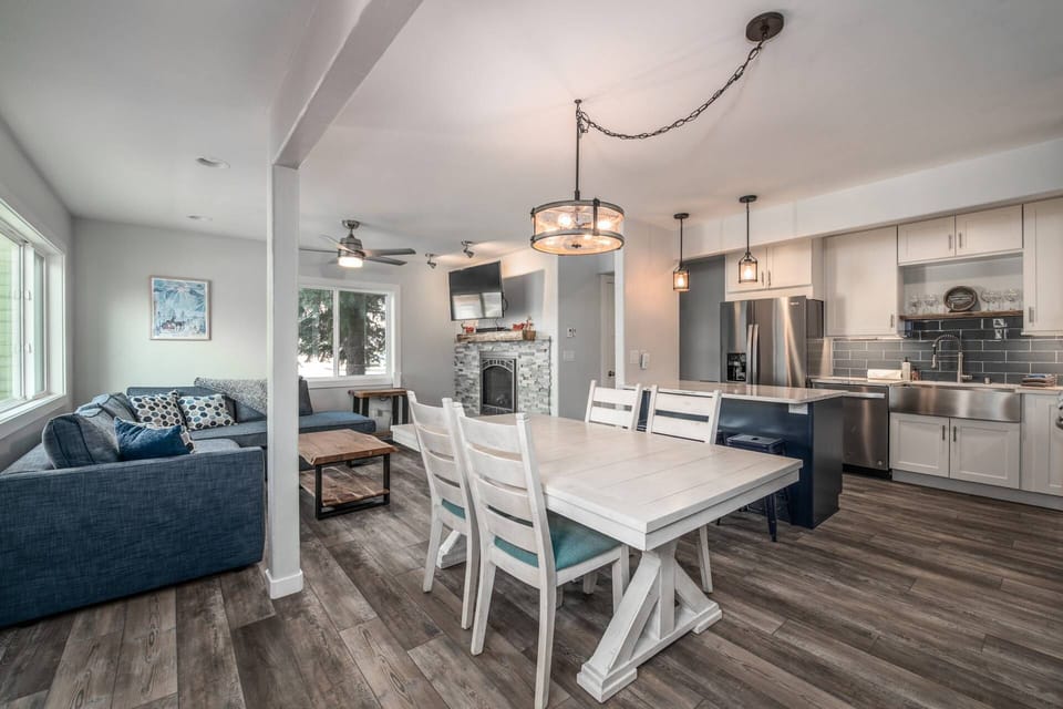 beautiful open floor plan (Please note the grill is no longer available per the HOA)