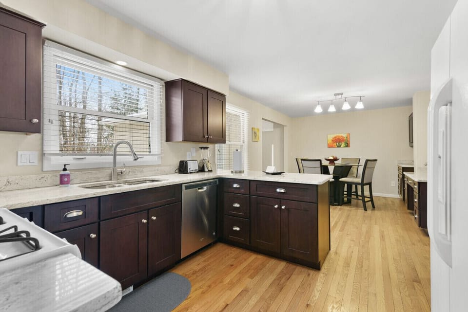 Well equipped kitchen to cook all your meals 