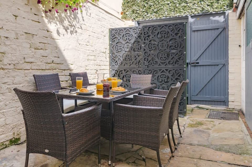 Railman's Rest, Whitby - Host & Stay