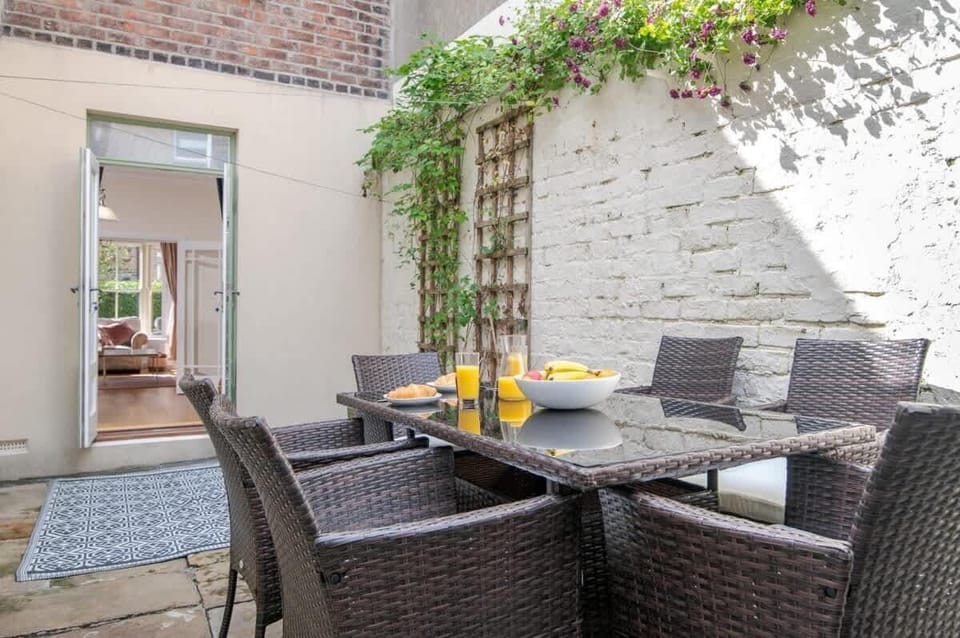 Railman's Rest, Whitby - Host & Stay