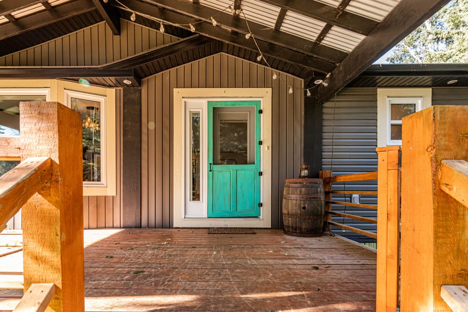 Large covered front porch entryway. 
