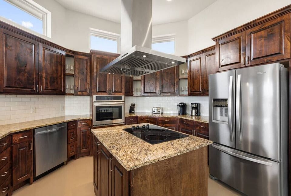 [Main Kitchen] Fully equipped with all the appliances, and a secondary fridge in the walk-in pantry to the right