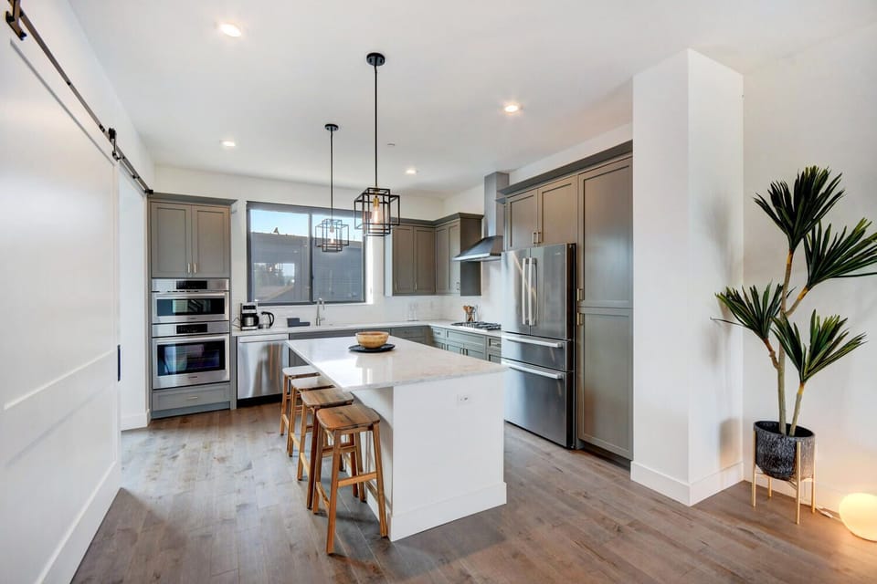 Kitchen Area with Island Seating for 4