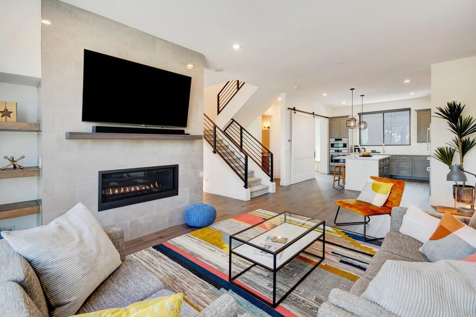 Living Room with HD TV and Gas Fireplace