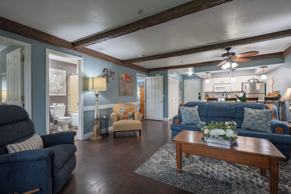 Full Bathroom off Living Room