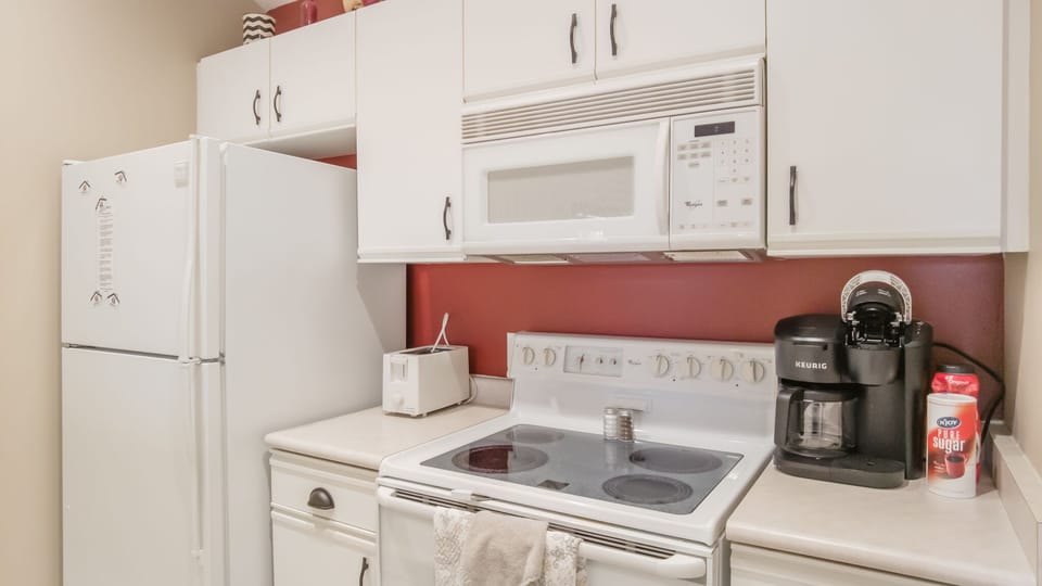 Fully Equipped Kitchen~ Traditional Drip Coffee Maker and Keurig Single Serve Coffee