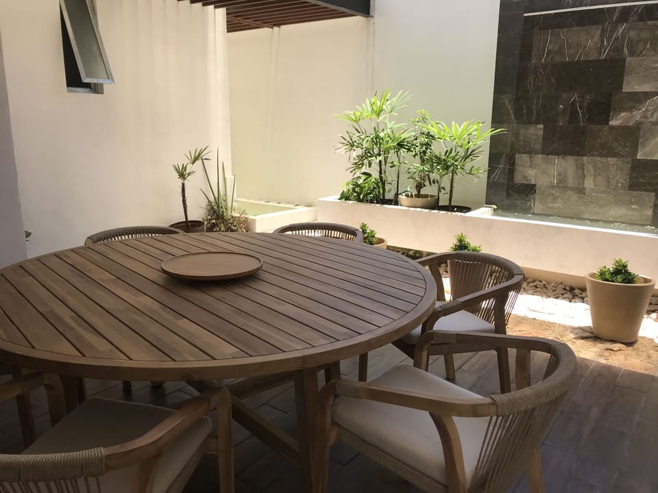 Outdoor dining