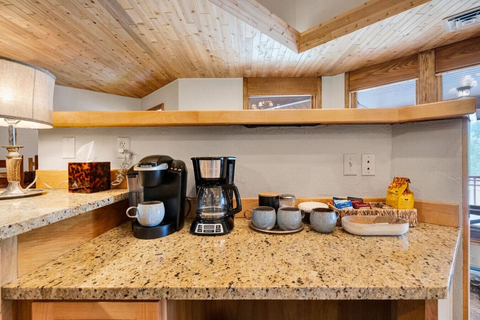 Coffee Bar: Drip Coffee Machine and Keurig
