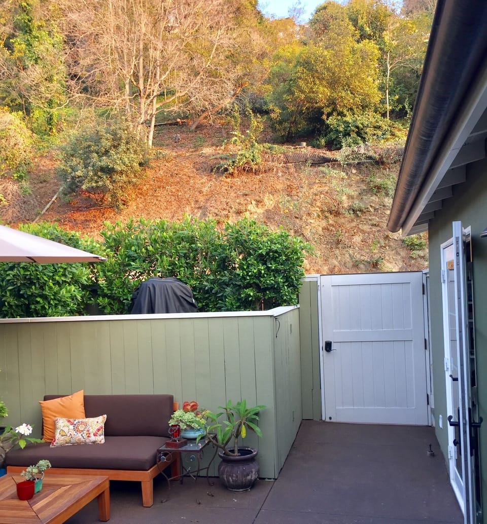 Bungalow courtyard views and comfy seating.