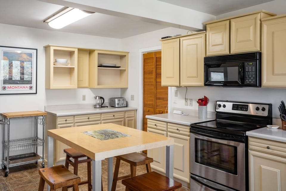 Full kitchen plus kitchen island and bar cart!